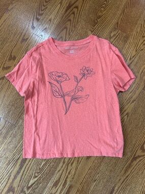 American Eagle Outfitters Coral Short Sleeve Tee with Floral Print